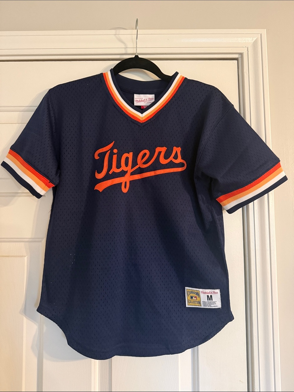 NWOT Youth Retro Mitchell & Ness Detroit Tigers Pullover Jersey, Size M